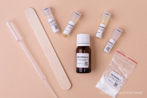 A brightening and whitening serum with vitamin C and vitasource, mature complexion